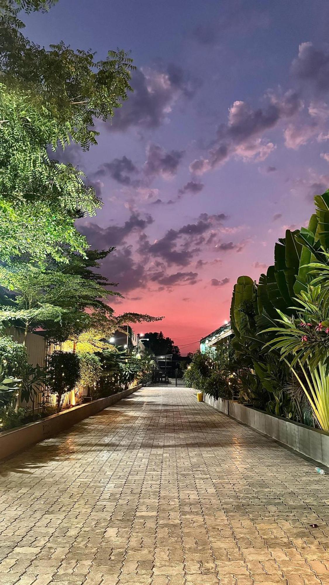 The Pavilion Park Resort Malegaon Exterior foto